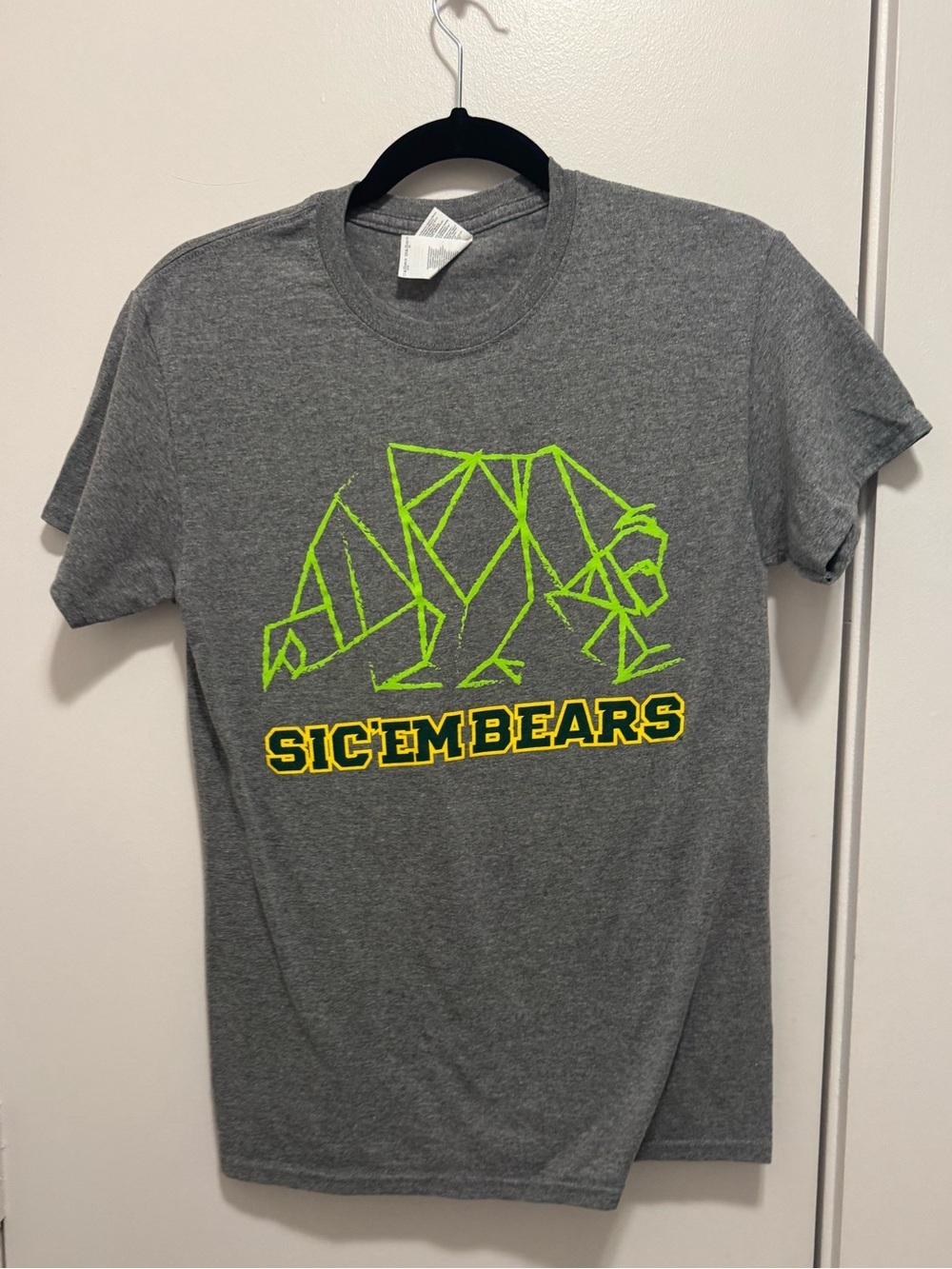Baylor Bears SIC’EMBEARS x Mountain Dew Adult Small T-Shirt Gray Gildan Gray